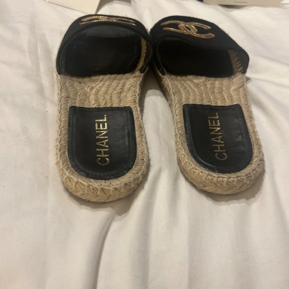 Chanel Women’s slides size 36 in black and gold - Picture 5 of 6